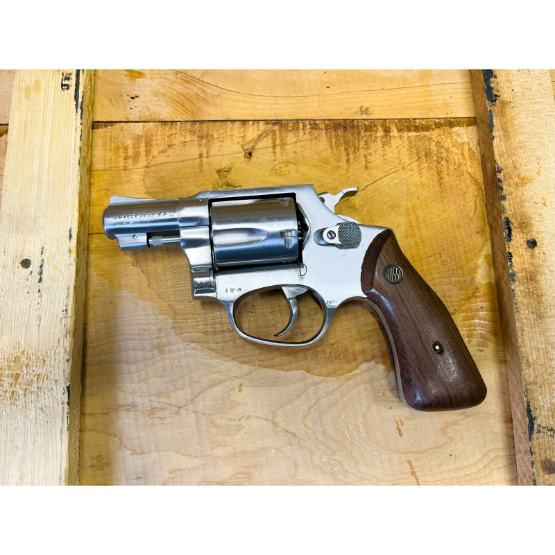 Rewolwer Rossi model 27 kaliber .38 Special chromowany- używany Rewolwer Rossi model 27 kaliber .38 Special chromowany- używany